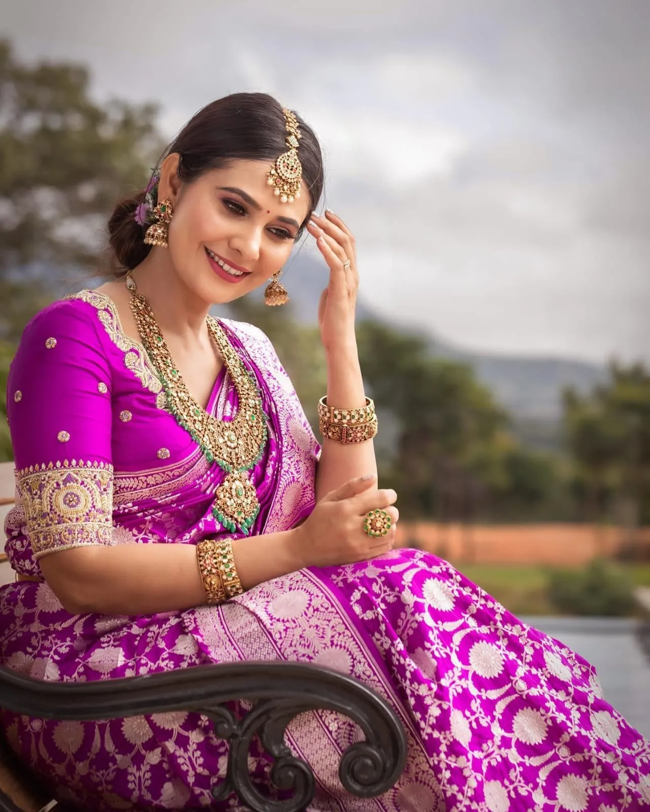 Embrocation Magenta Soft Silk Saree With Demesne Blouse Piece