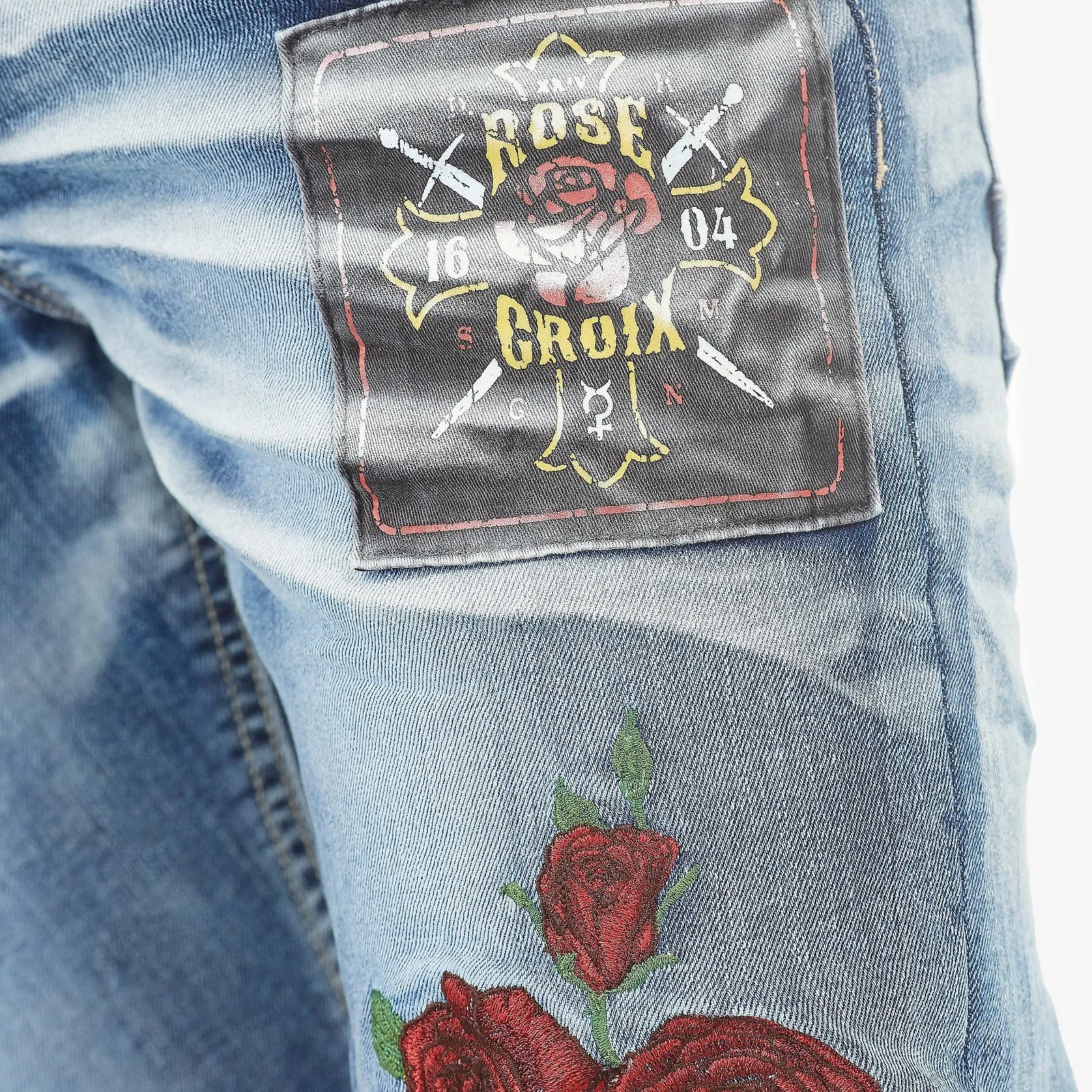 LIGHT SAND BLUE JEANS W/ PRINT & ROSE EMBROIDERY