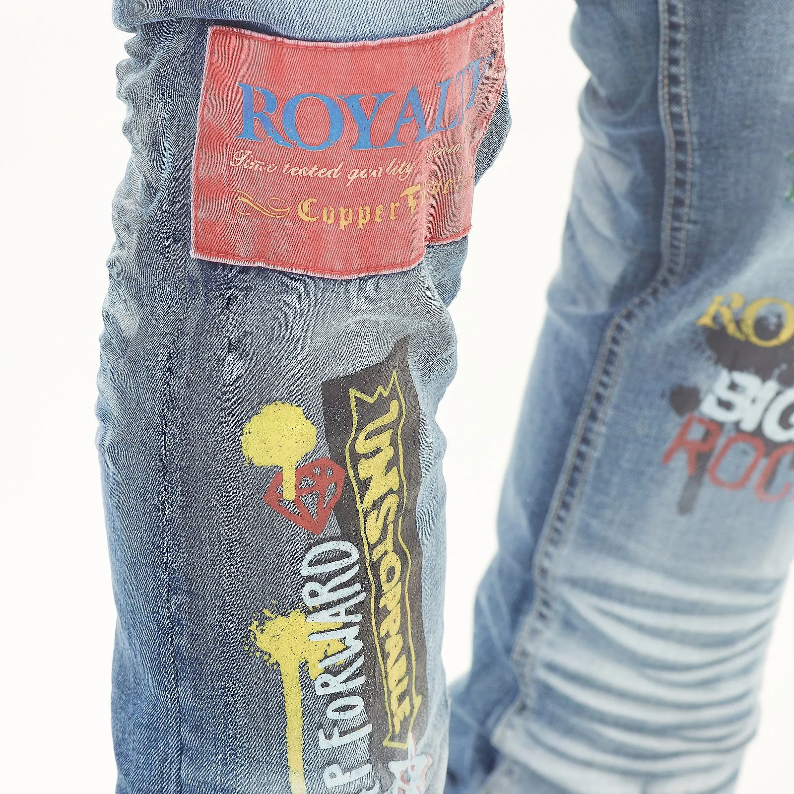 LIGHT SAND BLUE JEANS W/ PRINT & ROSE EMBROIDERY