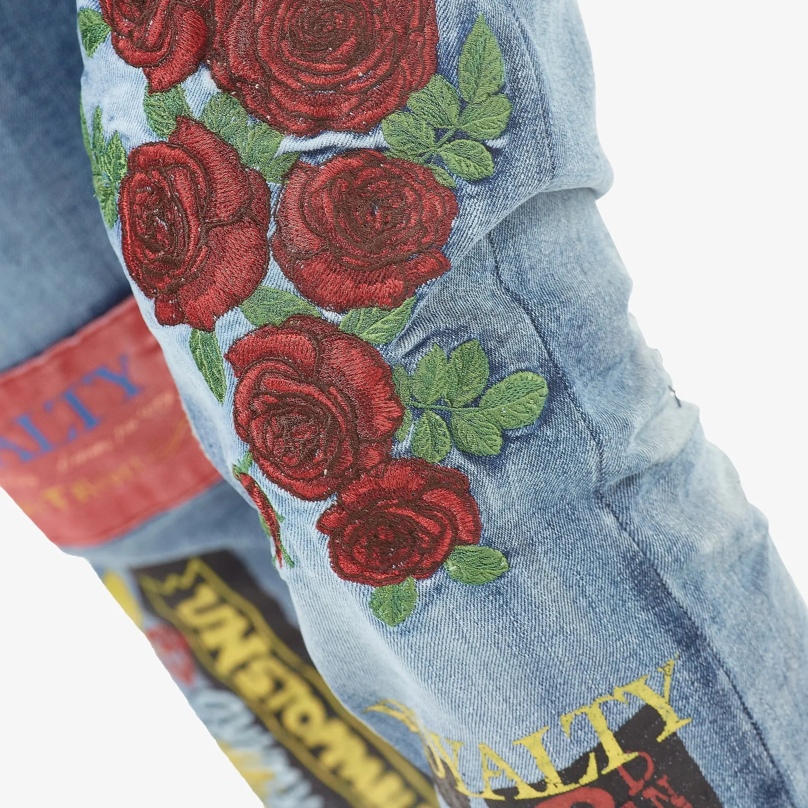 LIGHT SAND BLUE JEANS W/ PRINT & ROSE EMBROIDERY
