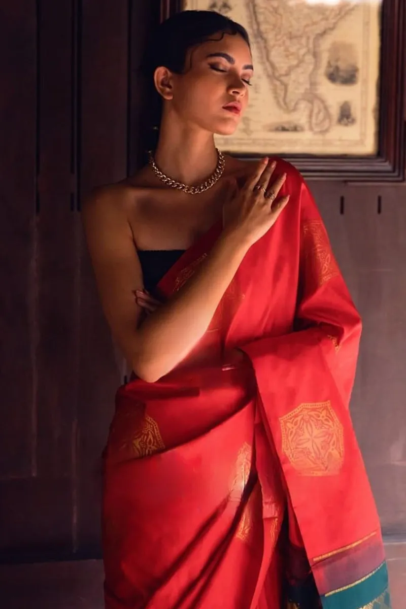 Marvellous Red Soft Silk Saree With Luxuriant Blouse Piece
