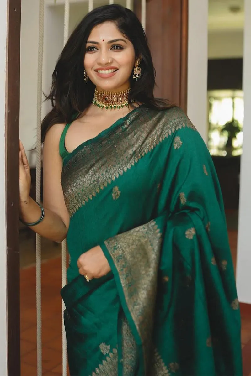 Scrupulous Dark Green Soft Silk Saree With Comely Blouse Piece