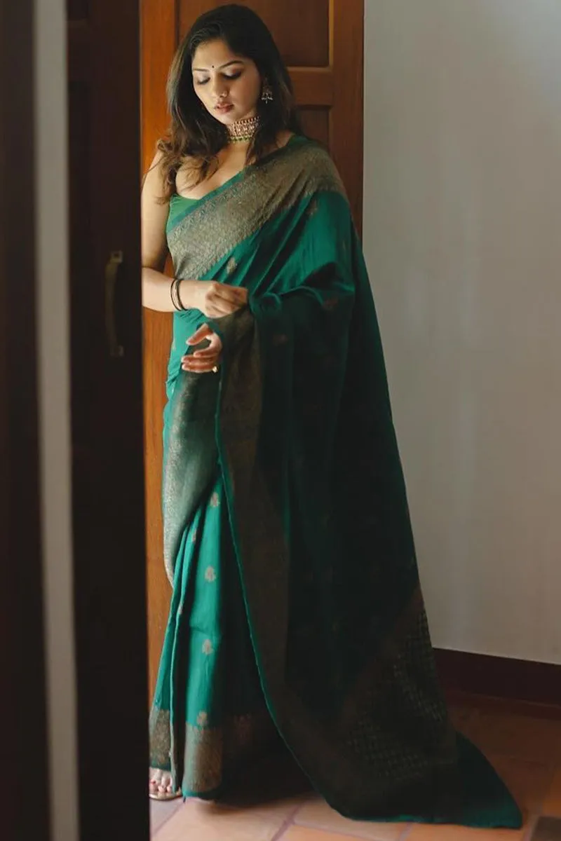 Scrupulous Dark Green Soft Silk Saree With Comely Blouse Piece
