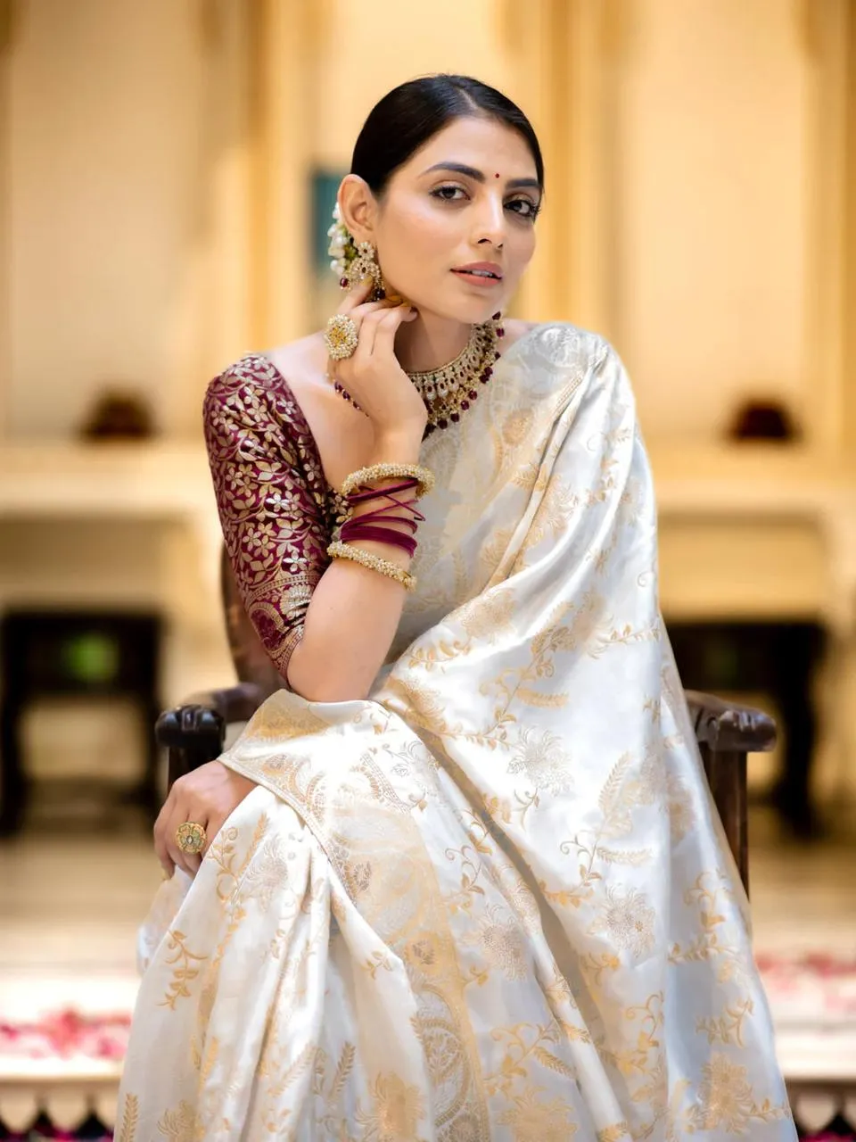 Snappy Off White Soft Silk Saree With Transcendent Blouse Piece